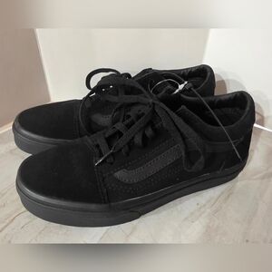 NWOT Vans Black Kids Sneakers Sz 2